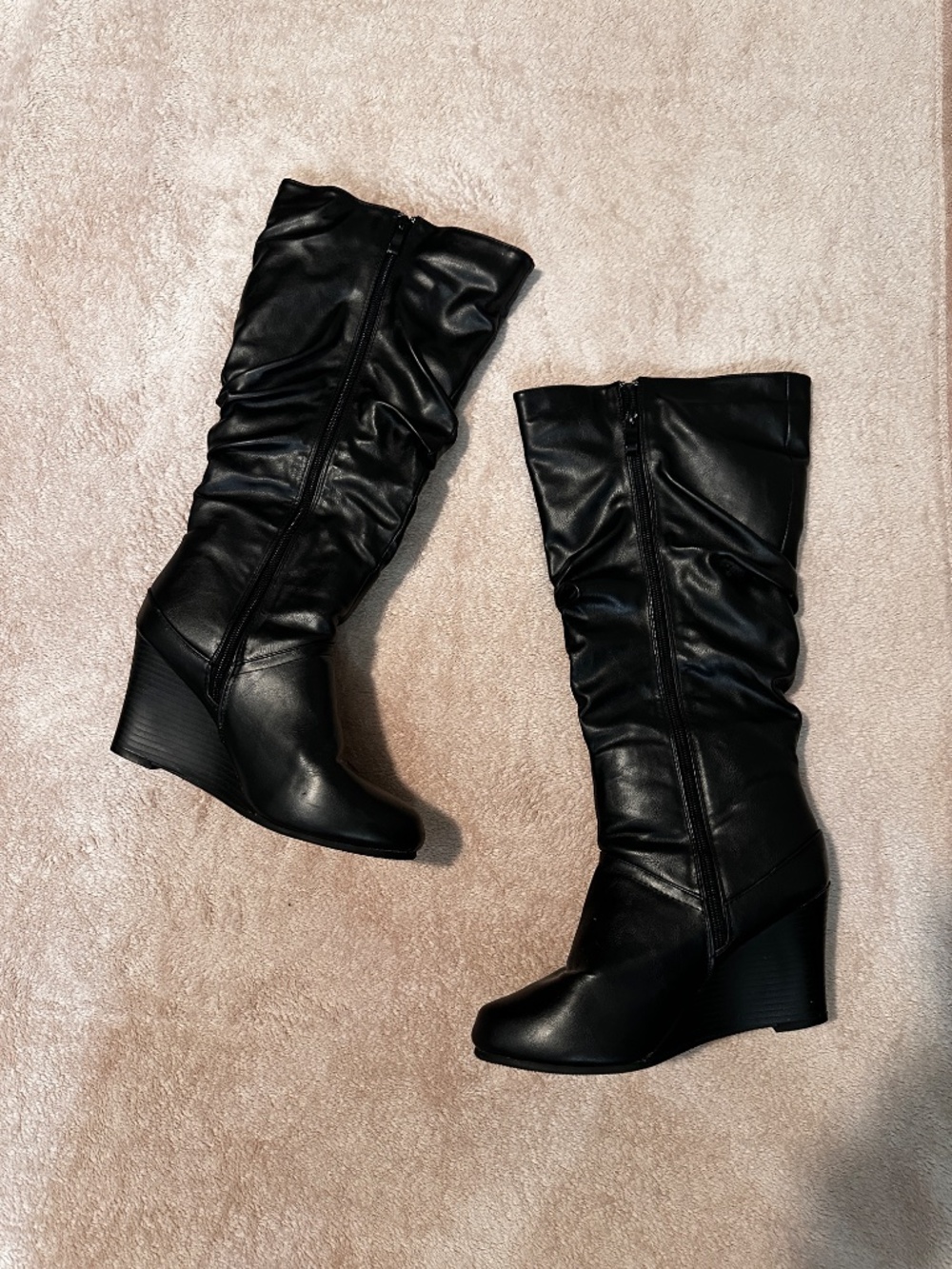 Black leather wedge boots with fur inside